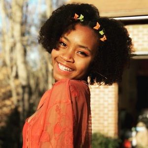 Meet your Posher, Ellís